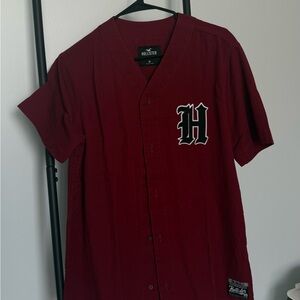 Hollister Men’s Maroon Button-Up Baseball Jersey with H Script Patch